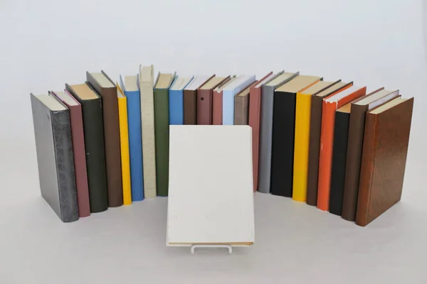 Libros Sobre Fondo Blanco Con Espacio Publicitario —  Fotos de Stock