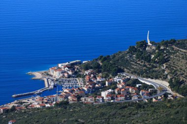 Podgora, Hırvatistan 'ın güneyinde küçük bir turizm merkezi