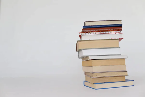 Libros Escolares Sobre Fondo Blanco — Foto de Stock