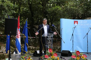Hırvatistan 'ın Vrgorac kenti, 01.07.2022 Hırvatistan Cumhurbaşkanı Zoran Milanovi törende