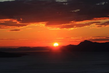 Adriyatik Denizi üzerinde güzel bir gün batımı