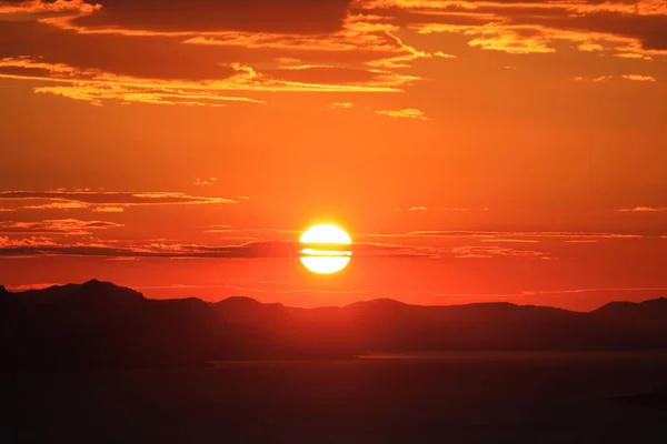 Kiva Auringonlasku Adrianmeren Yllä — kuvapankkivalokuva