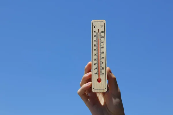 Thermometer Shows High Temperatures — Stockfoto