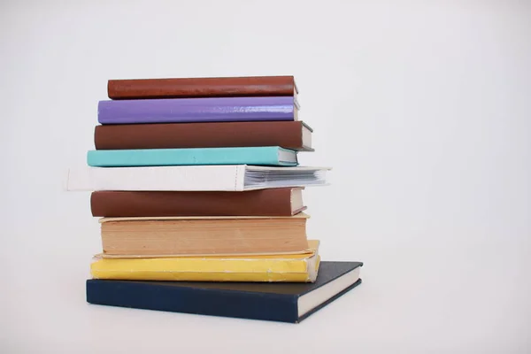 Stapel Schoolboeken Witte Badkground — Stockfoto