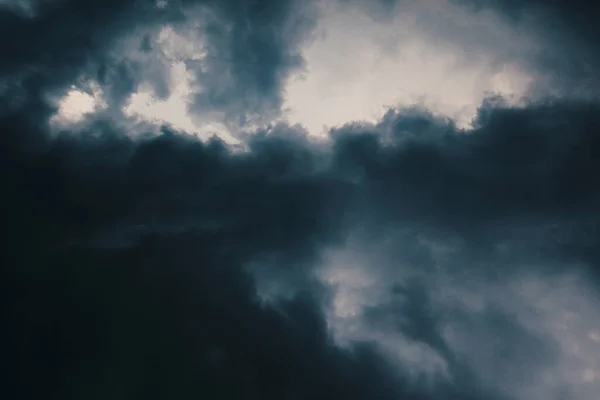 Céu Escuro Com Nuvens Chuva — Fotografia de Stock