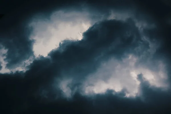 Céu Escuro Com Nuvens Chuva — Fotografia de Stock