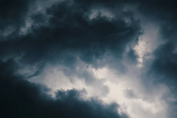 Sötét Esőfelhőkkel — Stock Fotó