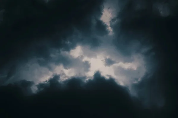 Céu Escuro Com Nuvens Chuva — Fotografia de Stock