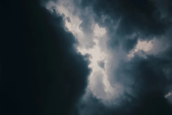 Tmavá Obloha Dešťovými Mraky — Stock fotografie