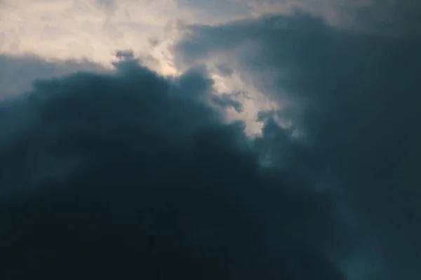 Donkere Lucht Met Regenwolken — Stockfoto