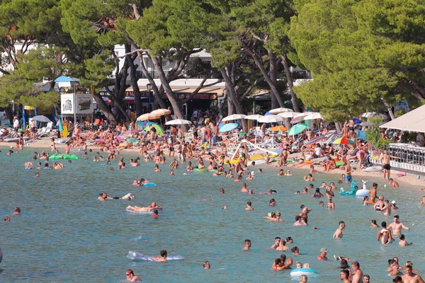 Makarska Croatia 2022Tourists European Countries Enjoy Holidays Sea Beach Makarska — Stockfoto