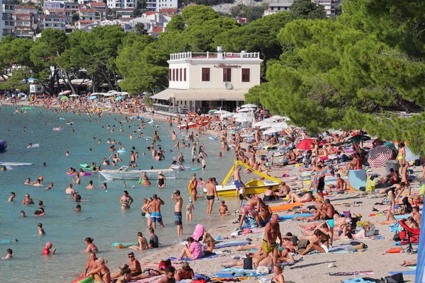 Makarska Croatia 2022Tourists European Countries Enjoy Holidays Sea Beach Makarska — Foto de Stock