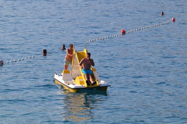 Makarska Croatia 2022Tourists European Countries Enjoy Holidays Sea Beach Makarska — Fotografia de Stock