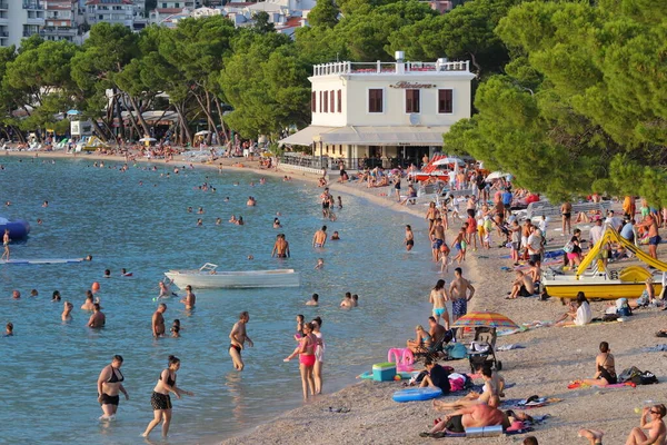 Makarska Croatia 2022 Tourists European Countries Enjoy Holidays Sea Beach — Stock Photo, Image