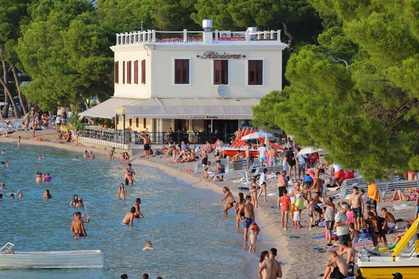 Makarska Croatia 2022 Tourists European Countries Enjoy Holidays Sea Beach — 图库照片