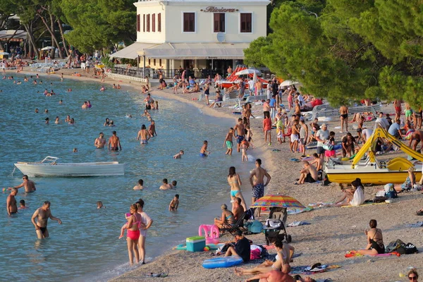 Makarska Croatia 2022 Tourists European Countries Enjoy Holidays Sea Beach — 图库照片