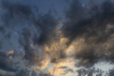 Bulutlu güzel gökyüzü, doğal arka plan