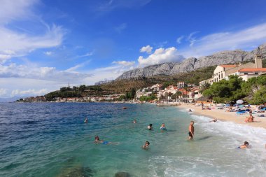 Podgora,12.09.2022. Makarska Riviera sahilindeki turistler