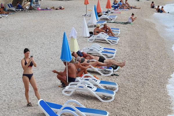 Podgora 2022 Touristes Sur Plage Riviera Makarska — Photo