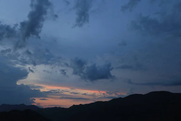 山の上の美しい夕日 — ストック写真