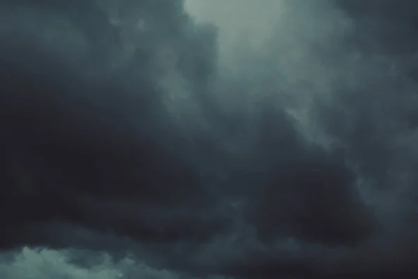 Ciel Bleu Foncé Avec Nuages Fond — Photo