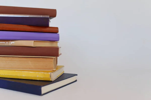 Stapel Von Büchern Auf Weißem Hintergrund — Stockfoto