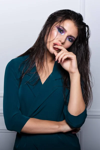 Vacker Sexig Sensuell Ung Kvinna Med Makeup Och Vått Hår — Stockfoto