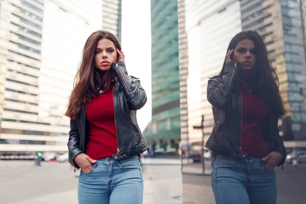 Düz saçlı hippi bir kızın ön portresi, sokakta duvara yakın poz veren kırmızı kazaklı bir kız..