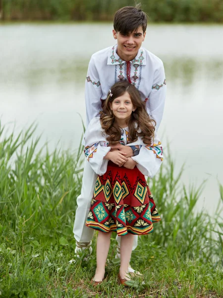 Brother Little Sister Traditional Romanian Clothes Countryside Park Posing — Stock Photo, Image