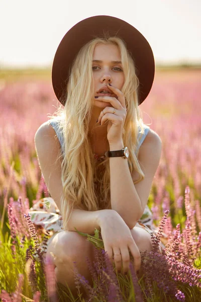 Beauty Portrait Gorgeous Blonde Girl Wearing Hat Posing Isolated Floral — Stockfoto