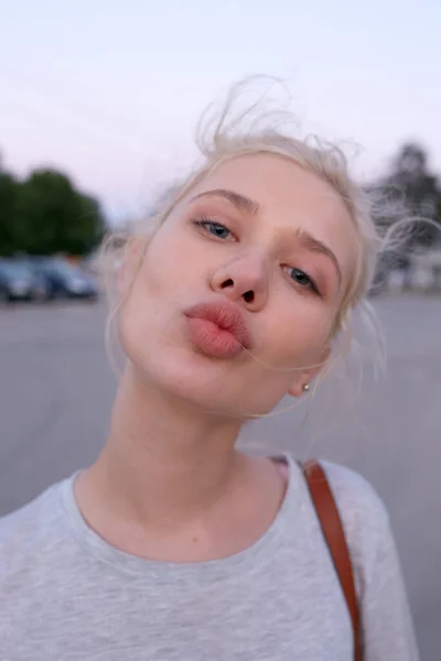 Close Image Cute Young Woman Blond Hair Posing Looking Camera — Zdjęcie stockowe