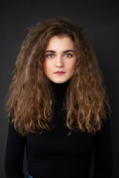 Close Front Portrait Young Woman Curly Hair Isolated Black Background — 스톡 사진