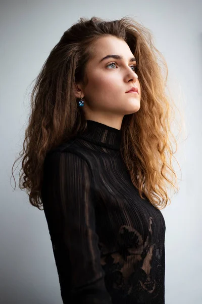 Profile Portrait Young Woman Dressed Black Suitcase Grey Background — Fotografia de Stock