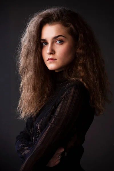 Profile Portrait Young Woman Dressed Black Suitcase Black Background — Fotografia de Stock