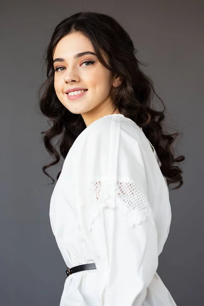 Beautiful Smiling Young Woman Wear White Shirt Looking Camera Posing — Stock fotografie