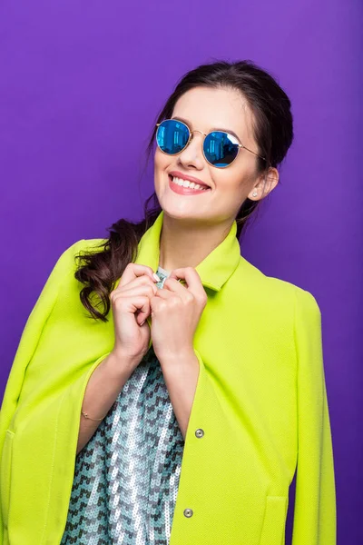 Front Portrait Fashion Model Sunglasses Beautiful Smiling Young Woman Dressed — стоковое фото