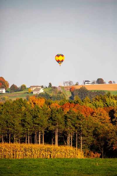 Hot Air Balloon Flying Wisconsin Farmland Late September Vertical — Stock Photo, Image