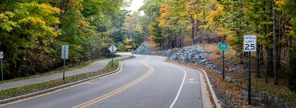 Park Road Míří Lyžařské Oblasti Žulový Štít Rib Mountain State — Stock fotografie