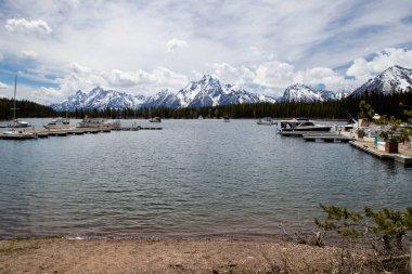 Colter Bay, Leeks Marina, Jackson Lake, Moran Dağı, Grand Teton Ulusal Parkı, Alta, Wyoming, ABD, yatay