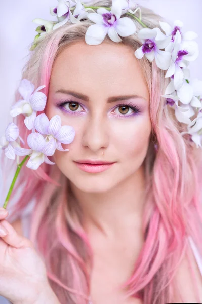 Tender girl with pink hair in these orchids — Stock Photo, Image