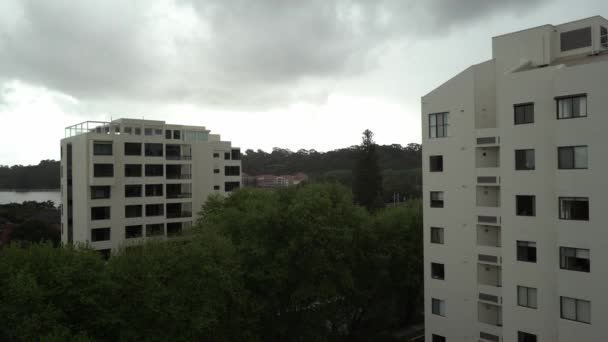 Uitzicht South Perth Appartementen Een Bewolkte Dag — Stockvideo