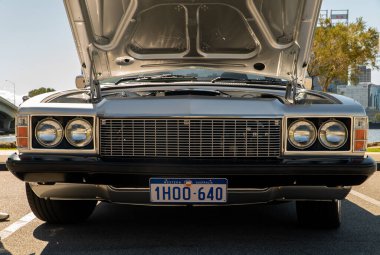 Tamirci arkadaşlarım özel yapım Holden marka.