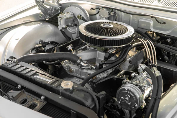 Arkadaşlarım özel yapım araba motoru.