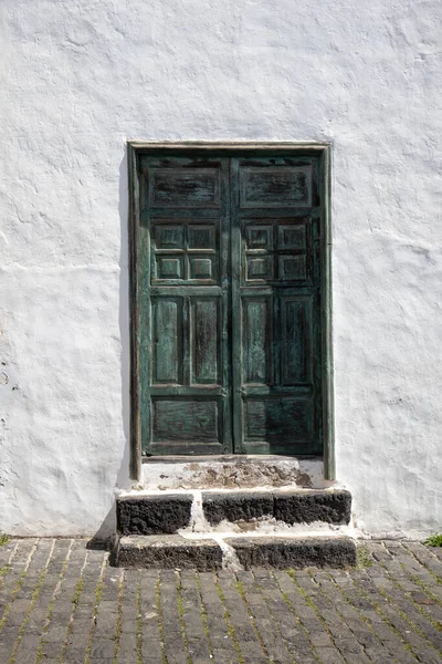 Старая Традиционная Деревянная Дверь Всегда Окрашенная Зеленый Цвет Белый Цвет — стоковое фото