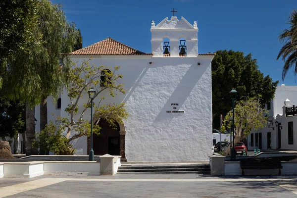 도움의 Plaza Los Remedios 역사적 교회의 정면에 스페인 카나리아 제도의 — 스톡 사진