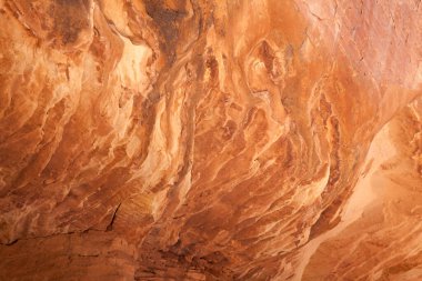 Yanan bir ev hayalinin kalıntıları.