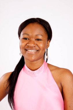 Gülümseyen güzel bir ada kadını