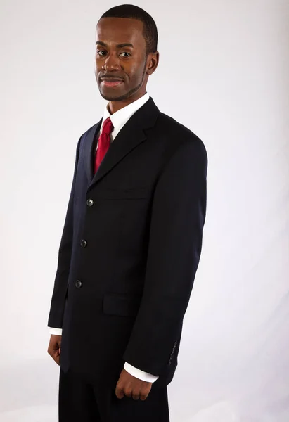幸せな笑顔の黒人ビジネスマン — ストック写真