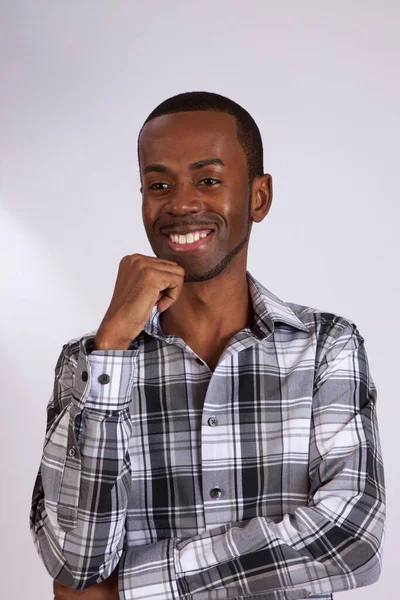 Feliz Hombre Negro Con Una Sonrisa — Foto de Stock