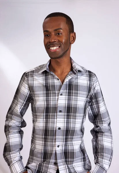 Feliz Hombre Negro Con Una Sonrisa —  Fotos de Stock